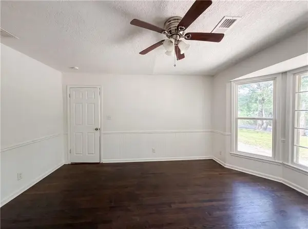 1825 Bren Mar RD, Lee's Summit, MO 64086