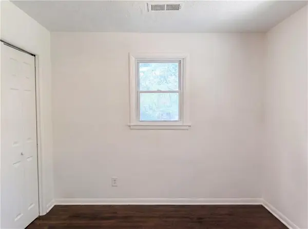 1825 Bren Mar RD, Lee's Summit, MO 64086