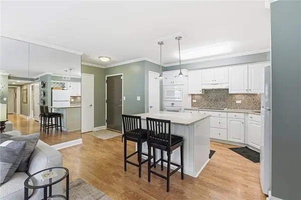 310 W 49th ST #206, Kansas City, MO 64112