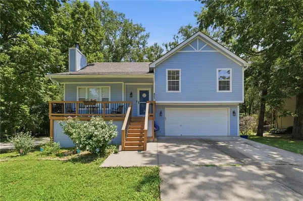 403 Woodland AVE, Smithville, MO 64089