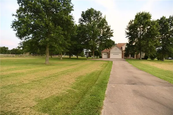 19301 E 215th ST, Harrisonville, MO 64701