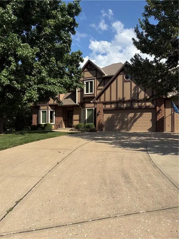 2010 Hidden Valley DR, Pleasant Hill, MO 64080