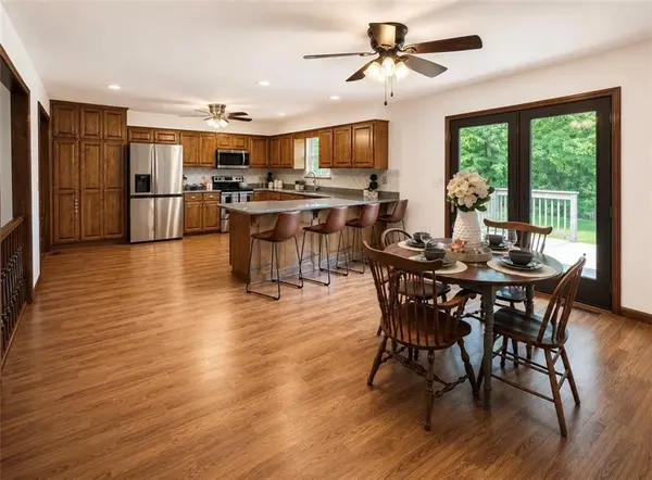 508 Maple LN, Lansing, KS 66043
