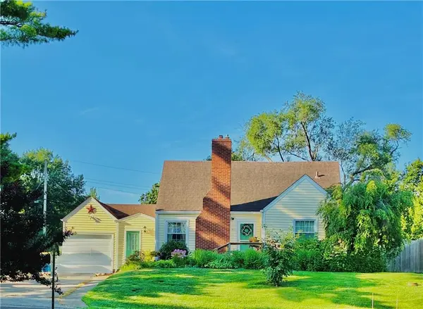 415 NE Moreland DR, Oakwood Park, MO 64118