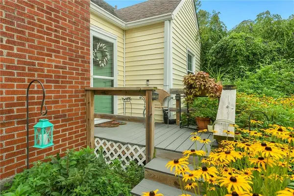 415 NE Moreland DR, Oakwood Park, MO 64118