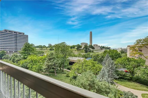 2510 Grand BLVD #903, Kansas City, MO 64108