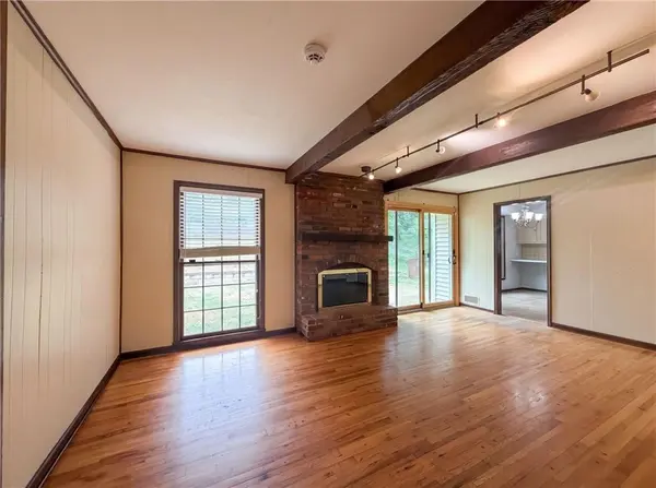6916 N Overland DR, Kansas City, MO 64151