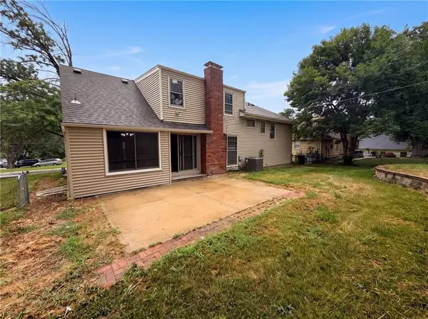6916 N Overland DR, Kansas City, MO 64151