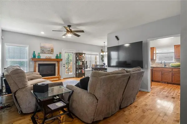 405 Hillcrest ST, Lansing, KS 66043