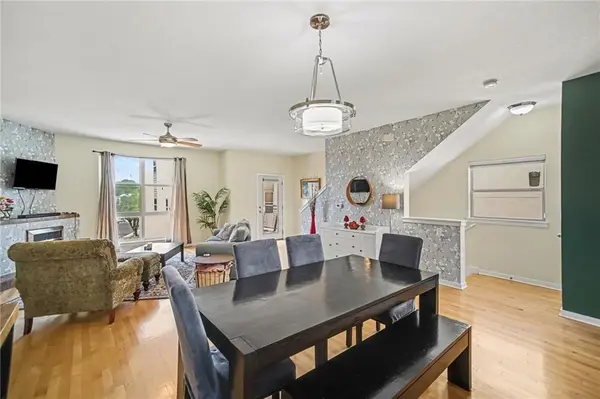 4561 Madison AVE, Kansas City, MO 64111