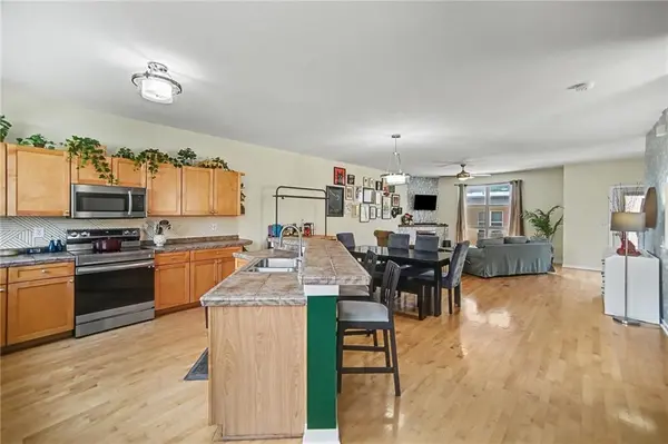 4561 Madison AVE, Kansas City, MO 64111
