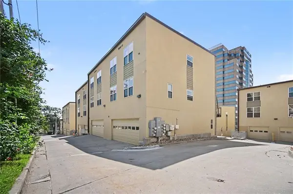 4561 Madison AVE, Kansas City, MO 64111
