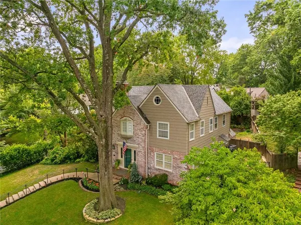 6436 Overbrook ST, Mission Hills, KS 66208