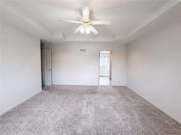 403 S Lakeshore DR, Raymore, MO 64083