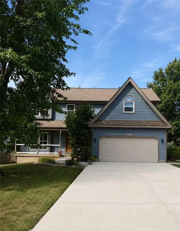 17555 W 112th ST, Olathe, KS 66061