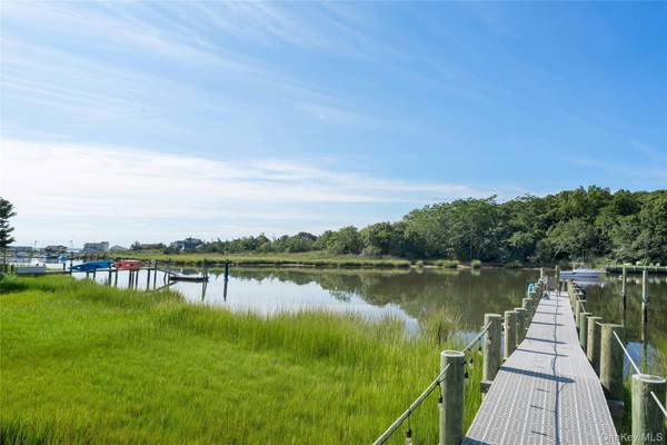 2280 Deep Hole DR, Mattituck, NY 11952