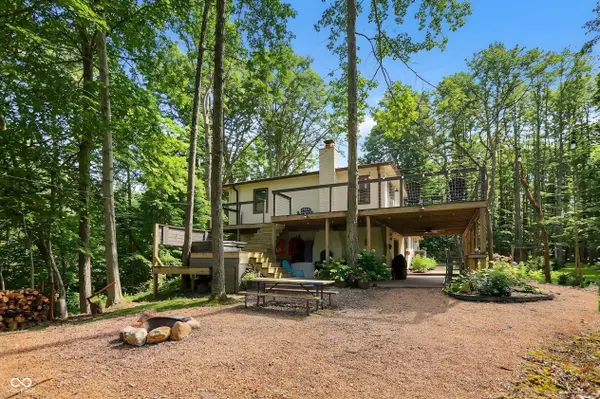 7476 S Susan LN, Trafalgar, IN 46181