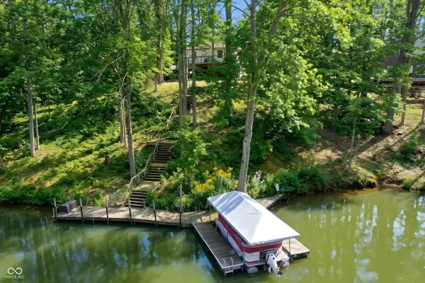 7476 S Susan LN, Trafalgar, IN 46181
