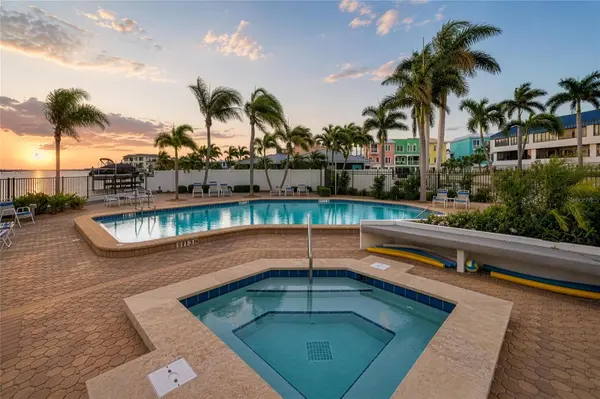 1007 GULF DR N #208, Bradenton Beach, FL 34217