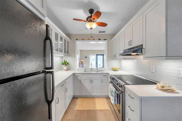 4766 SNOOK DR SE, St Petersburg, FL 33705