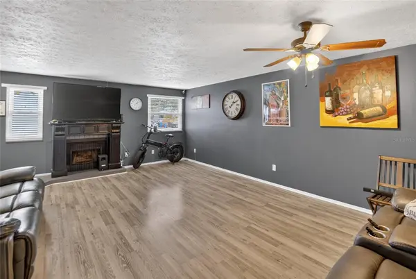 6424 ROCKPOINTE DR, Tampa, FL 33634