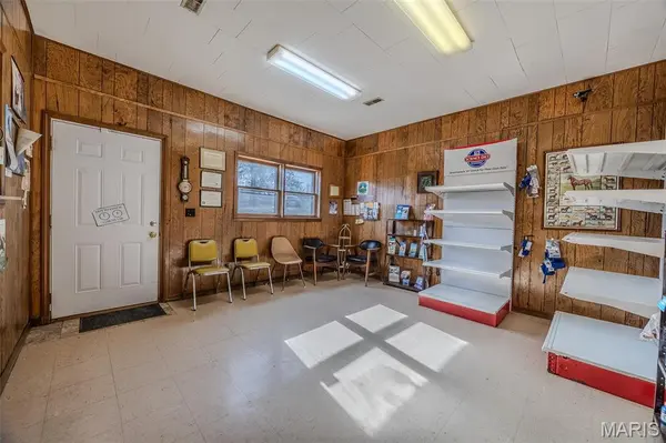 7440 E State Road H, Richland, MO 65556
