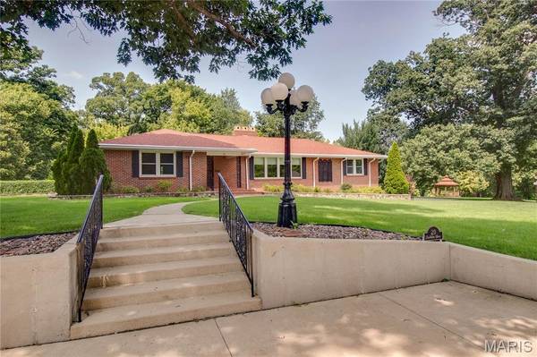 20 Fairmount DR, Alton, IL 62002