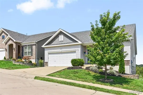 917 Meramec Grove DR, Ballwin, MO 63021