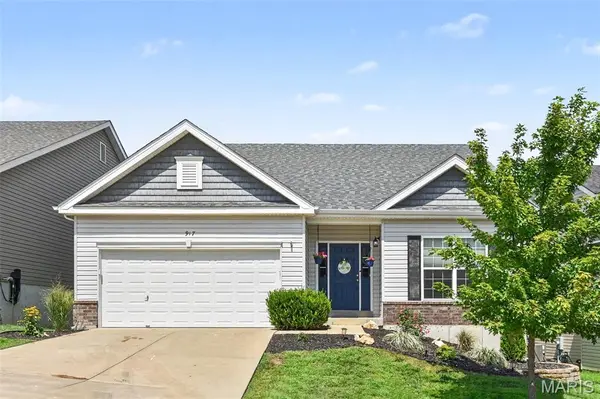 917 Meramec Grove DR, Ballwin, MO 63021