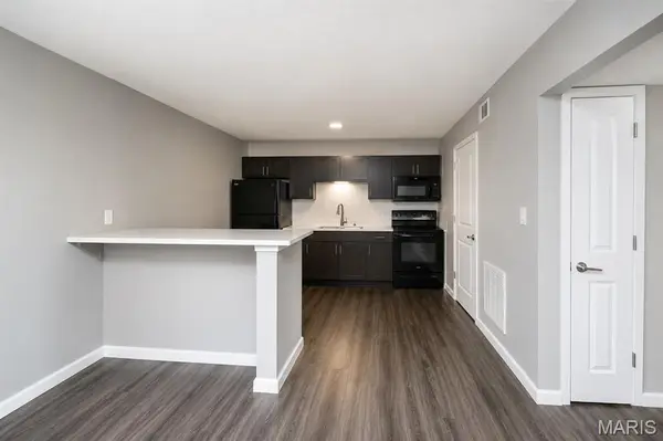 20 Arbor Village CT, Ferguson, MO 63135
