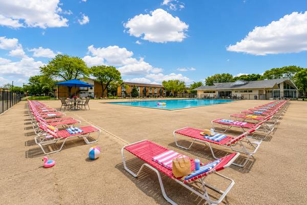 8856 Northshore DR #201A, Des Plaines, IL 60016