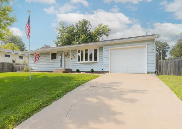 1114 Hillside DR, Bettendorf, IA 52722