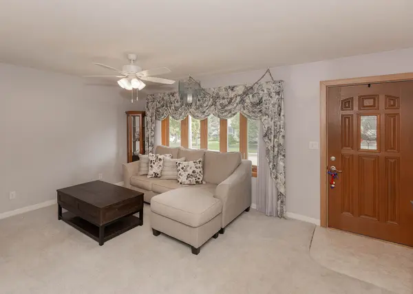 1114 Hillside DR, Bettendorf, IA 52722