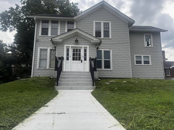 105 University ST #2, Harvard, IL 60033