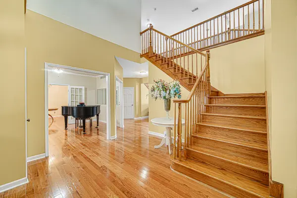 23 Amanda LN, Yorkville, IL 60560