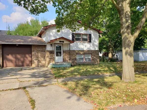 1003 Prospect ST #HALF, Dekalb, IL 60115