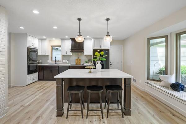 8100 Rhode Island CIR, Bloomington, MN 55438
