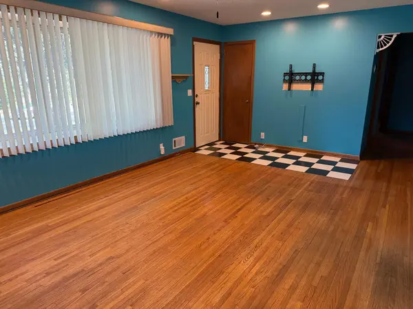 2055 English ST, Saint Paul, MN 55109