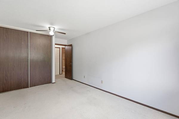 205 Barry AVE S #103, Wayzata, MN 55391