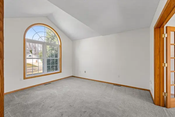 952 Moonlight DR, Woodbury, MN 55125
