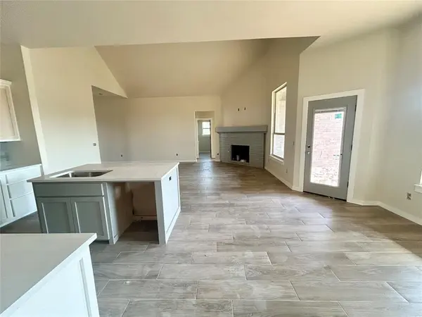 1901 Hamzas CT, Yukon, OK 73099