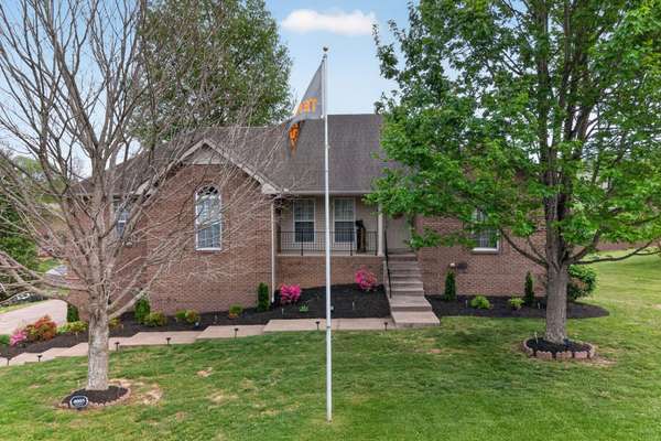 4005 Summit Dr, Greenbrier, TN 37073