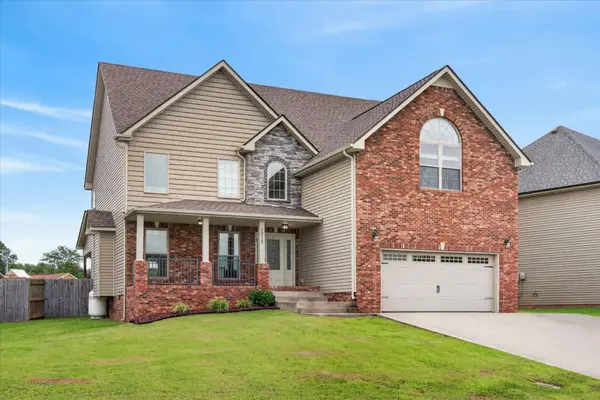 1013 Garner Hills Dr, Clarksville, TN 37042