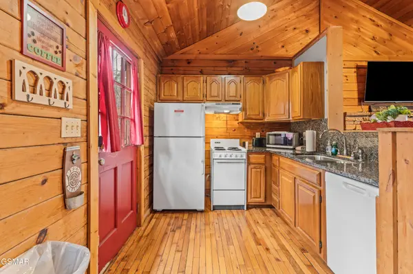 1716 Ridgecrest Drive, Sevierville, TN 37876