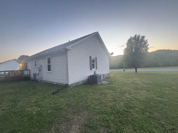 6729 Hartsville Rd, Dixon Springs, TN 37057