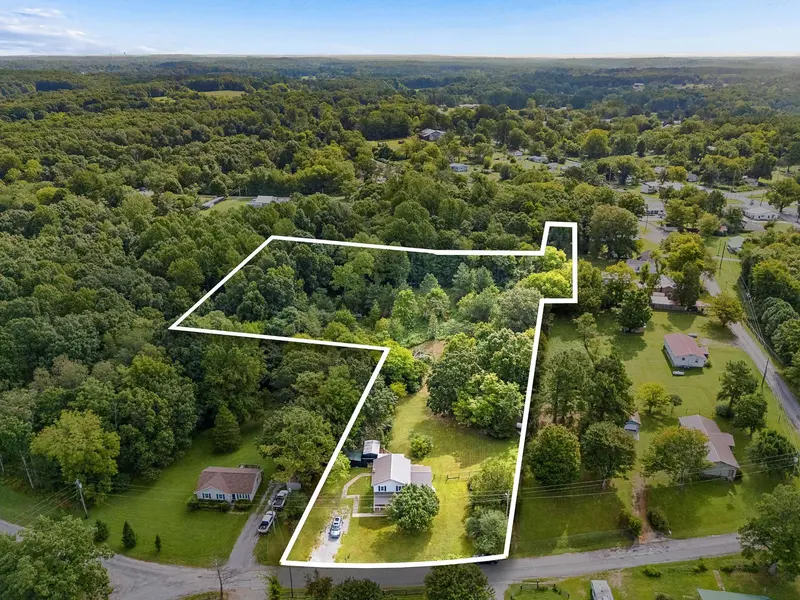 9900 Ed Lyell Rd, Lyles, TN 37098
