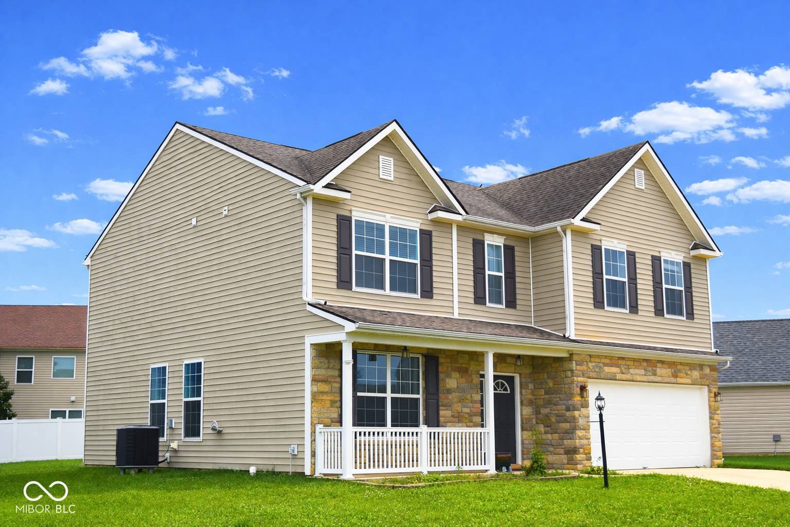 3325 Lake Stream DR, Columbus, IN 47201