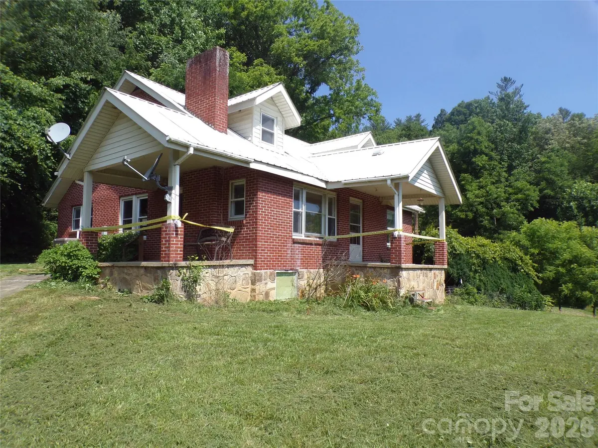 145 Kirks DR, Hot Springs, NC 28743