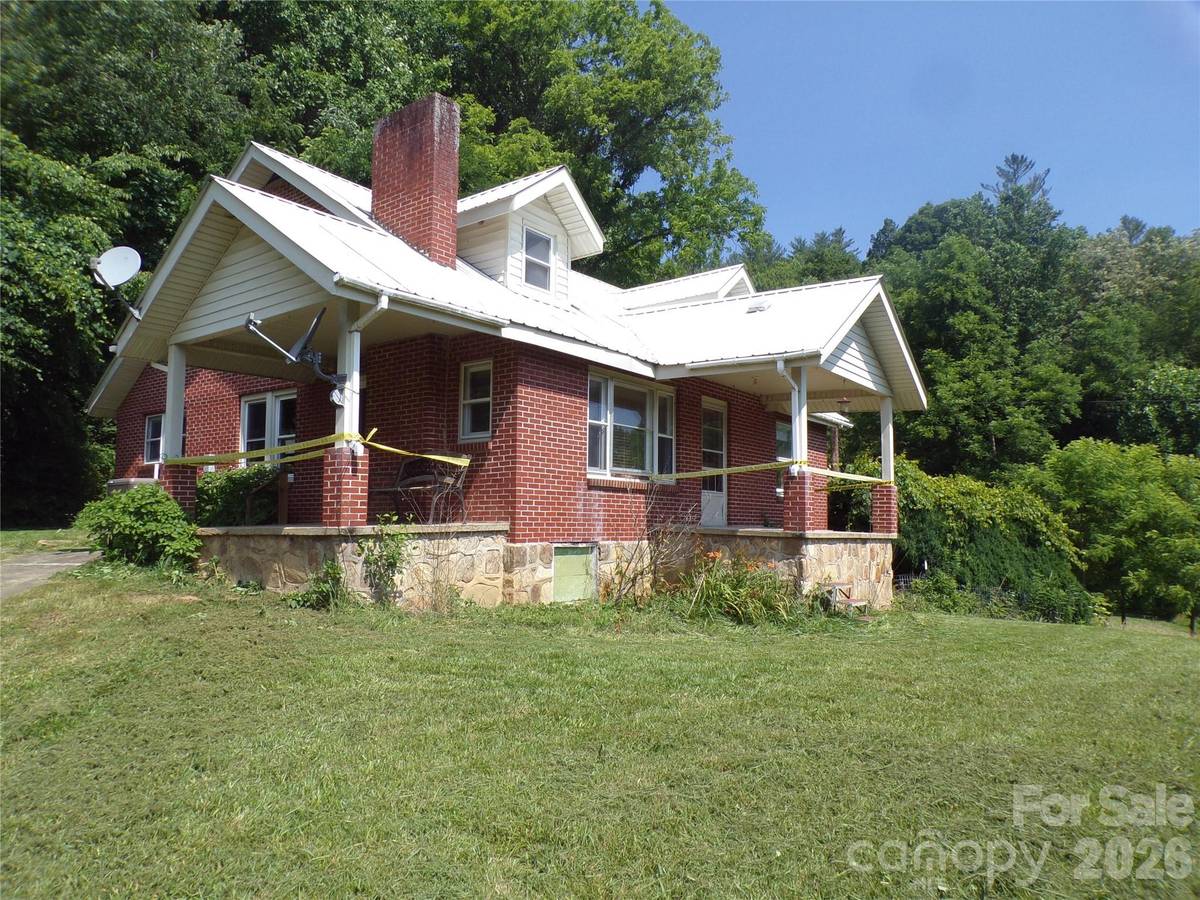 145 Kirks DR, Hot Springs, NC 28743