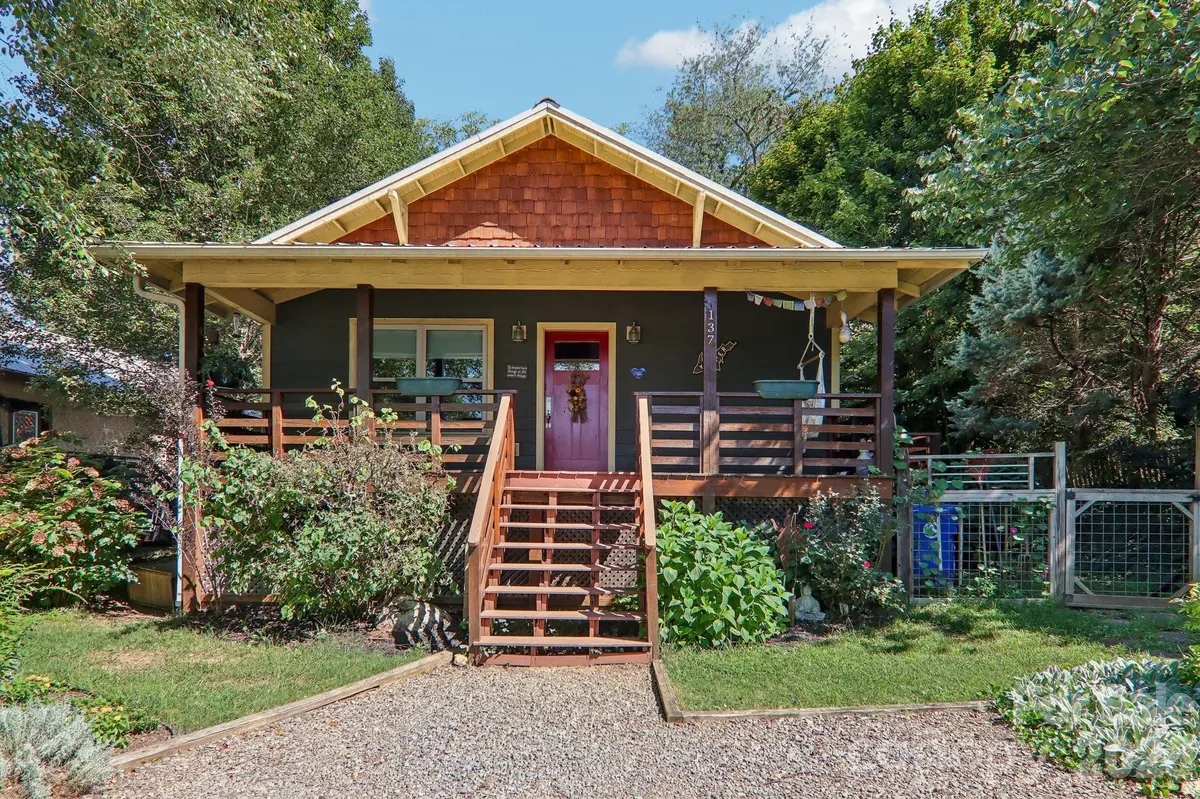 137 Sulphur Springs RD, Asheville, NC 28806